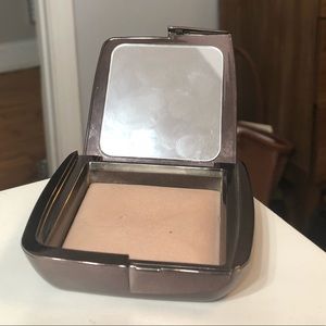Hourglass Ambient Lighting Powder in Dim Light